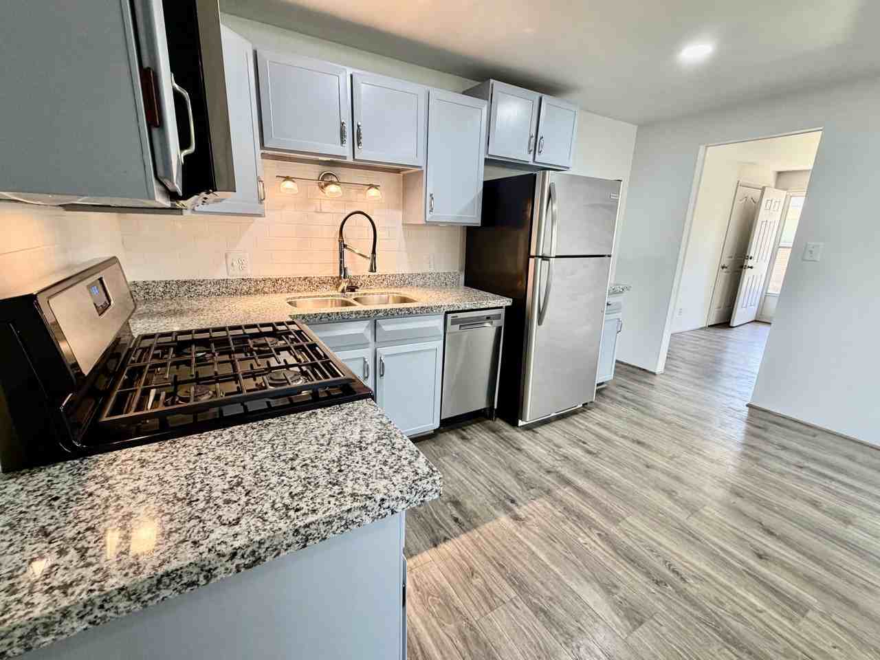 3971 East Pl - Photo 2 of 10