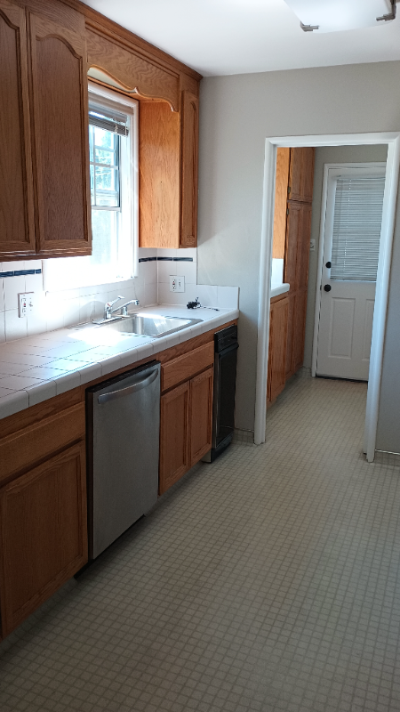 1163 Broadway #D - Photo 5 of 10