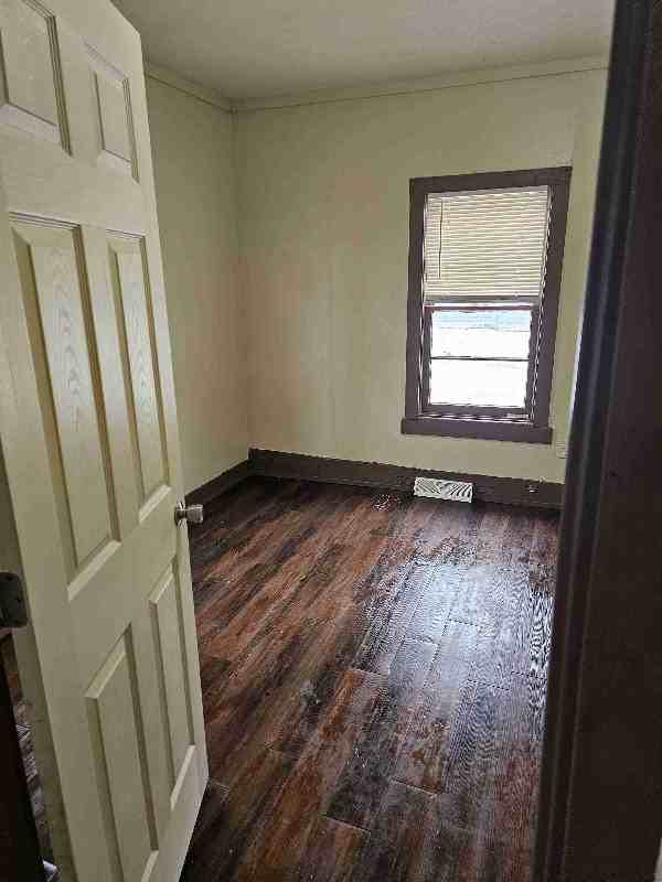 208 S Seeley St - Photo 3 of 9
