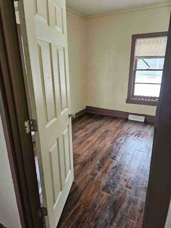 208 S Seeley St - Photo 4 of 9
