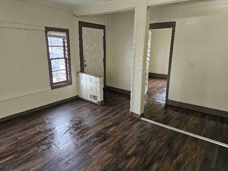 208 S Seeley St - Photo 5 of 9