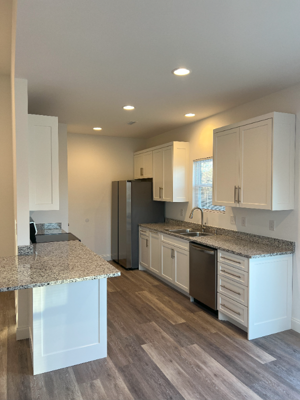 1940 29th St Ne - Photo 6 of 20