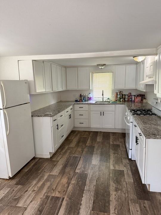 908 S Elm St - Photo 2 of 14