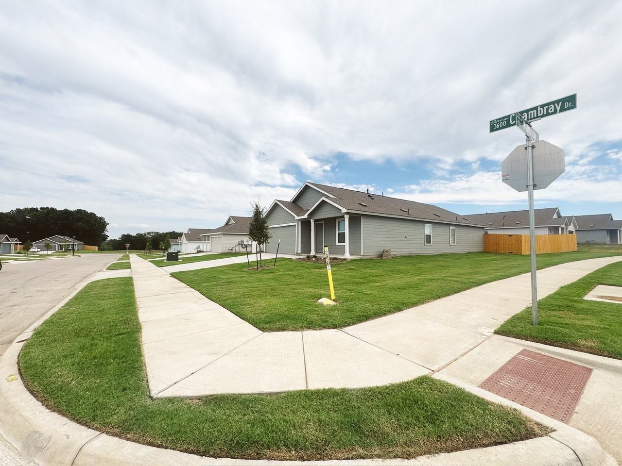 3612 Chambray Dr - Photo 2 of 40