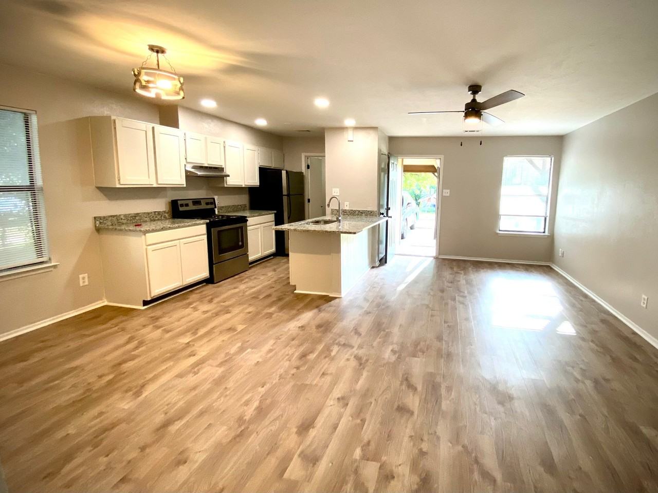 2815 Frazier Ave #2815 - Photo 3 of 20