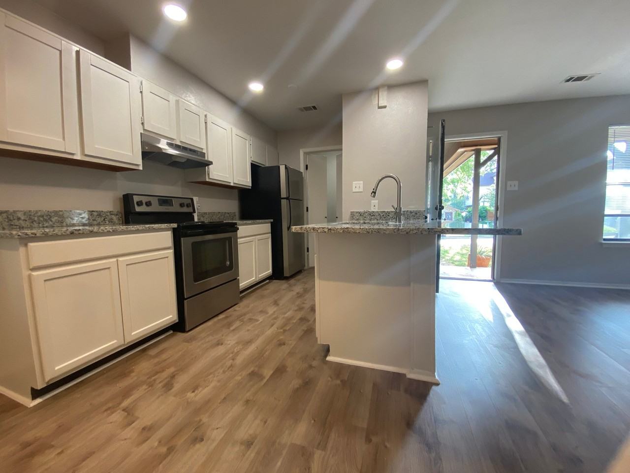 2815 Frazier Ave #2815 - Photo 4 of 20