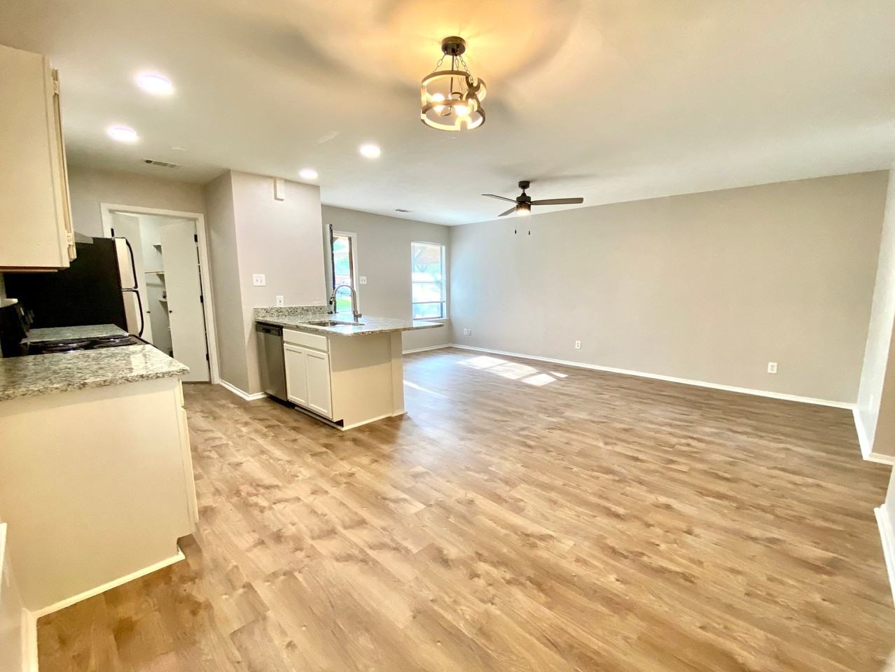 2815 Frazier Ave #2815 - Photo 7 of 20