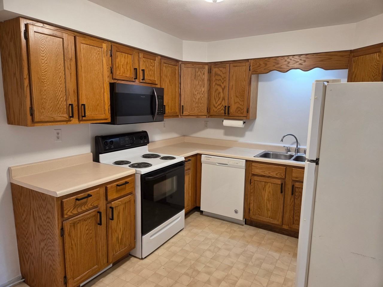 1231 E Maywood Ave #5 - Photo 3 of 15