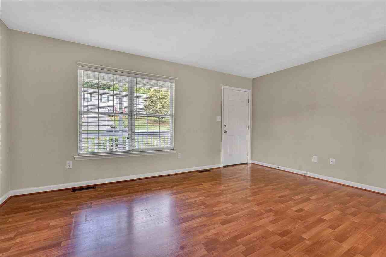 535 Hillview Dr - Photo 5 of 18