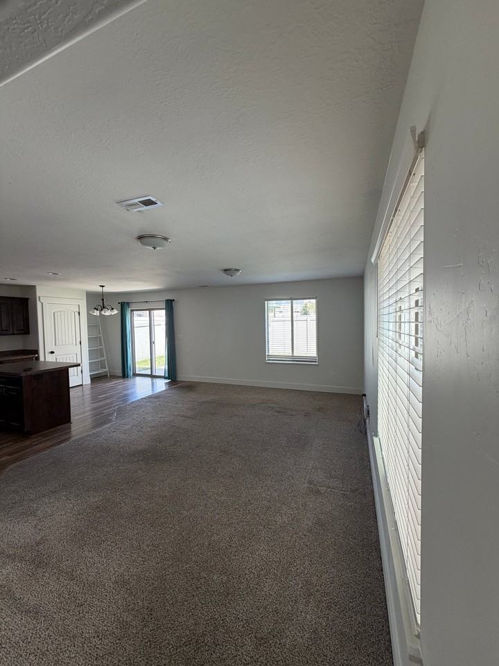 4 Arnold Dr - Photo 5 of 41