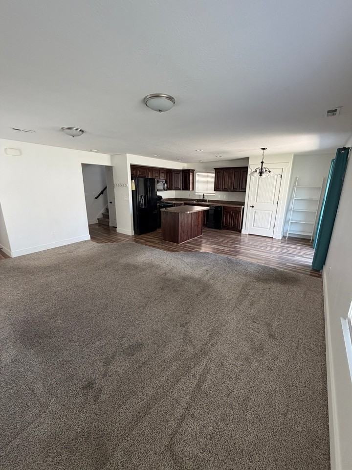 4 Arnold Dr - Photo 6 of 41