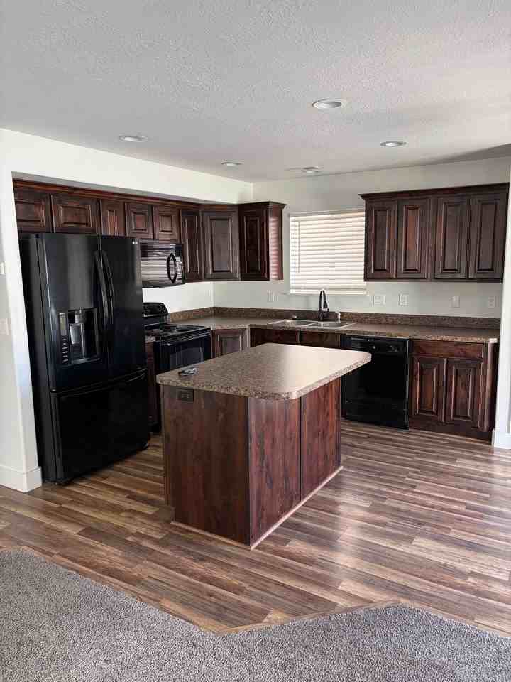 4 Arnold Dr - Photo 7 of 41