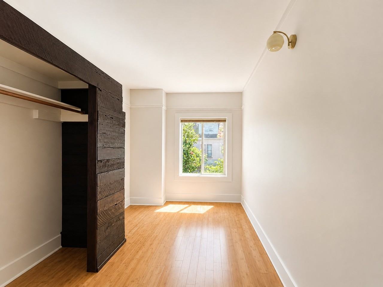 1390 I St - Photo 3 of 6