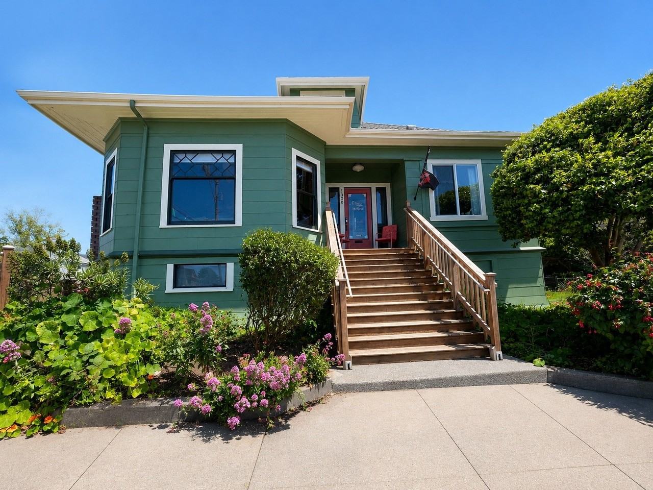 1390 I St - Photo 4 of 6