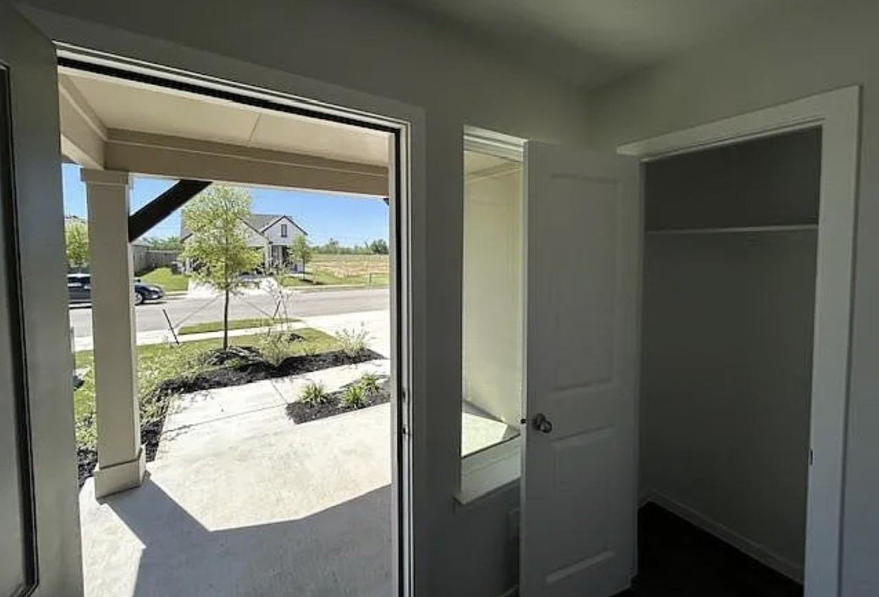 305 Randall Pl - Photo 3 of 18