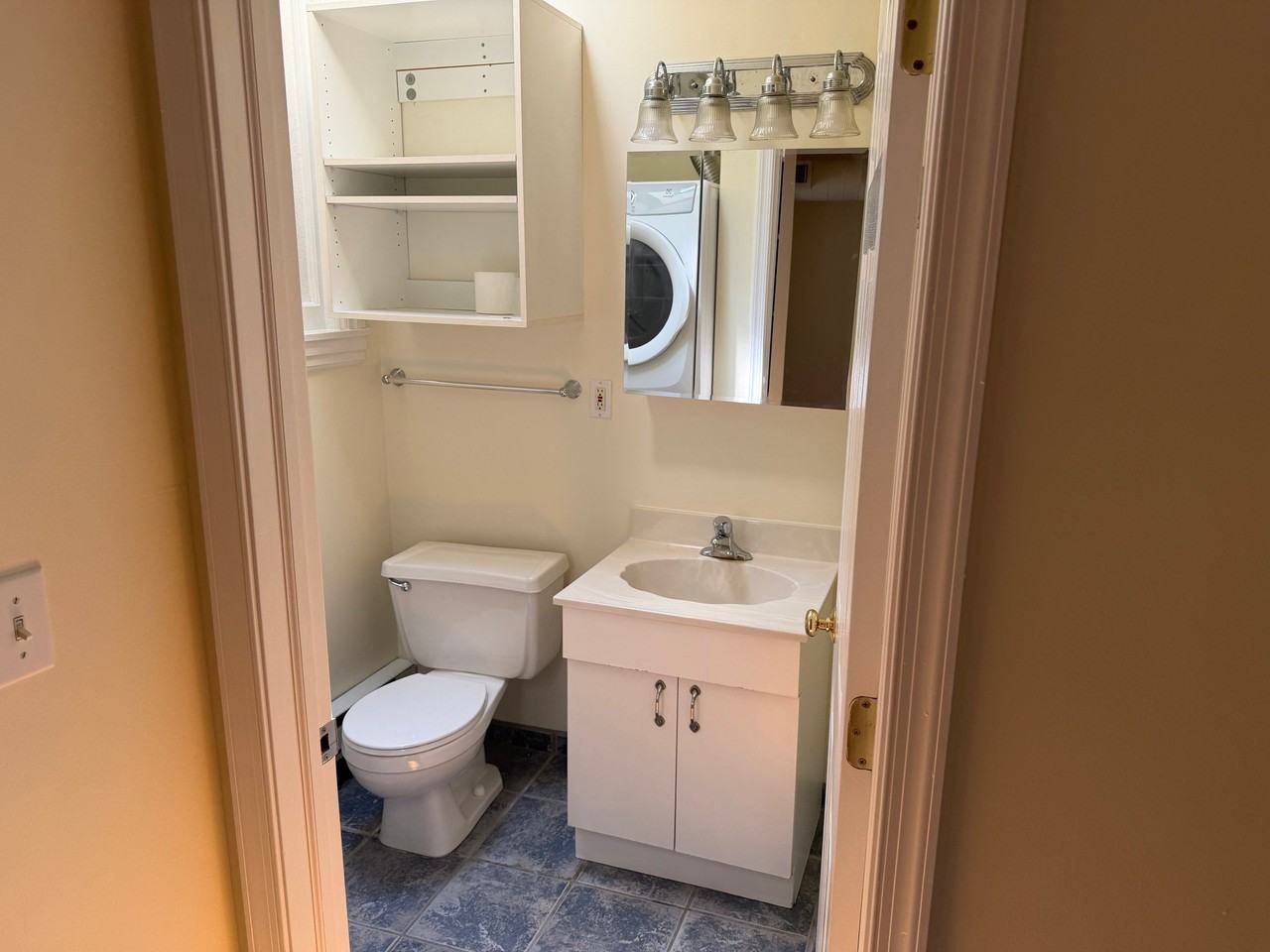 208 W State St #3 - Photo 7 of 8