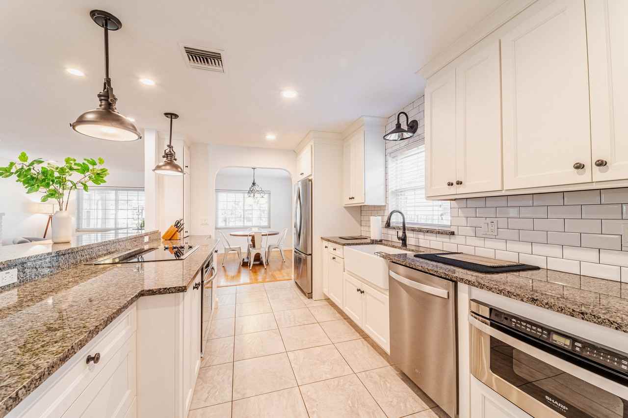 3227 N Orange Ave - Photo 2 of 20