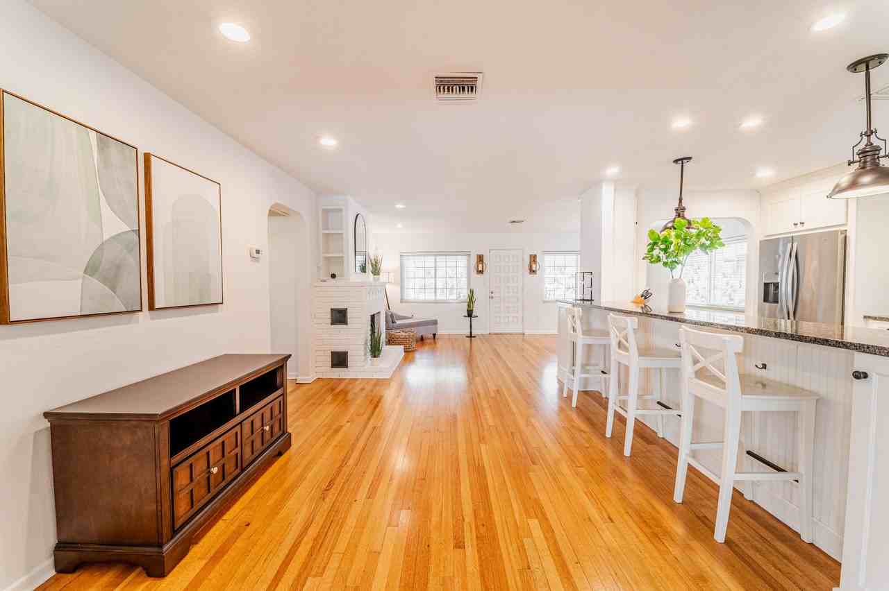 3227 N Orange Ave - Photo 4 of 20