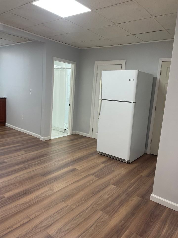 1109 Girard Ave - Photo 3 of 7