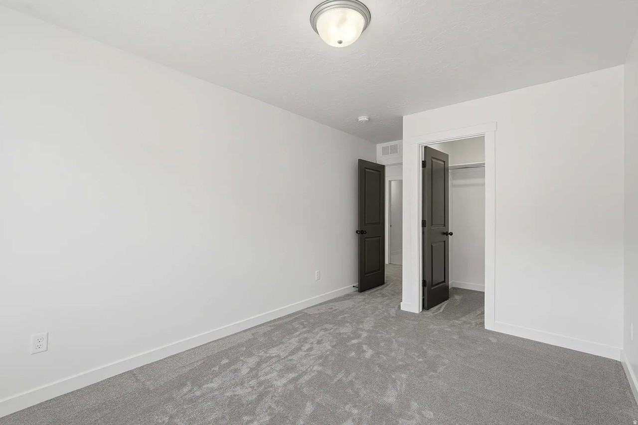 915 N Evelyn St - Photo 4 of 17