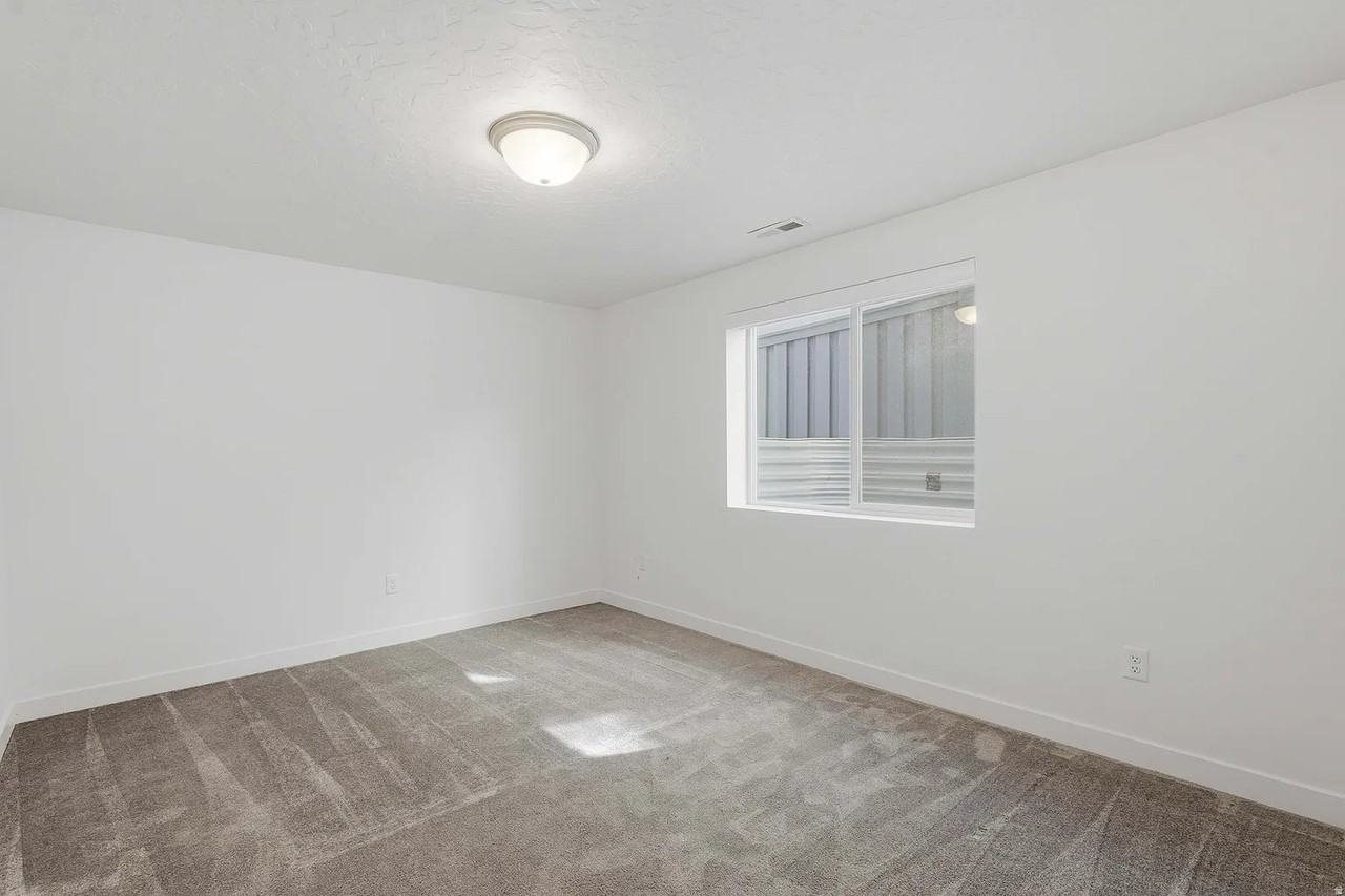 915 N Evelyn St - Photo 7 of 17