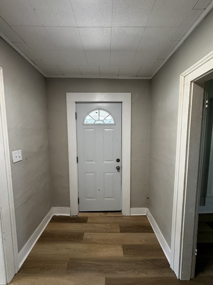 10423 Columbus St - Photo 2 of 16