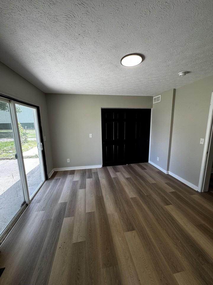 10423 Columbus St - Photo 3 of 16
