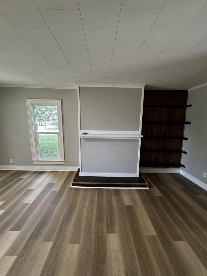 10423 Columbus St - Photo 4 of 16