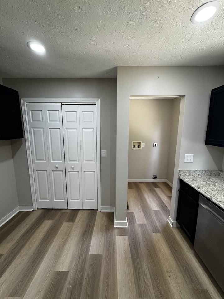 10423 Columbus St - Photo 7 of 16