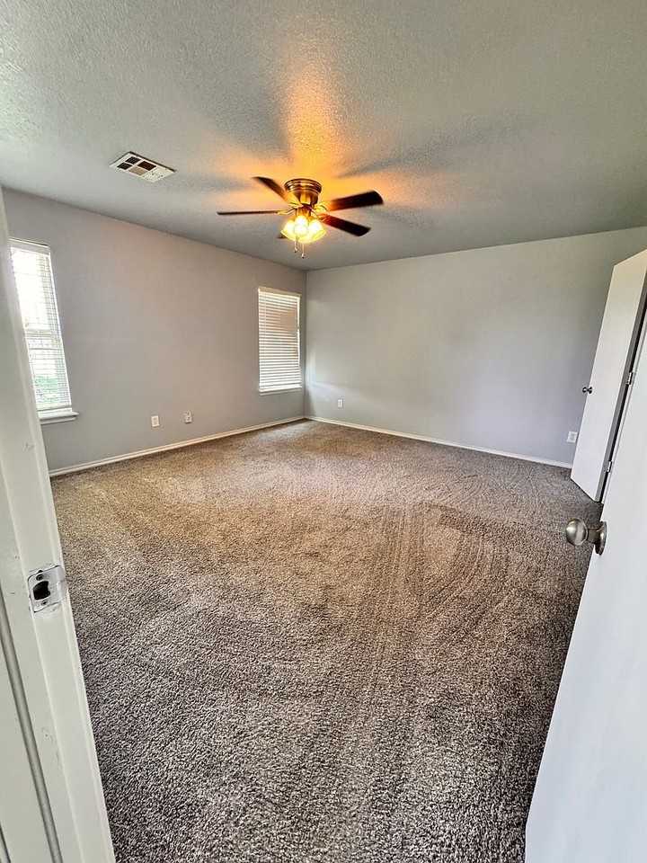 4401 Se 86th St - Photo 2 of 7