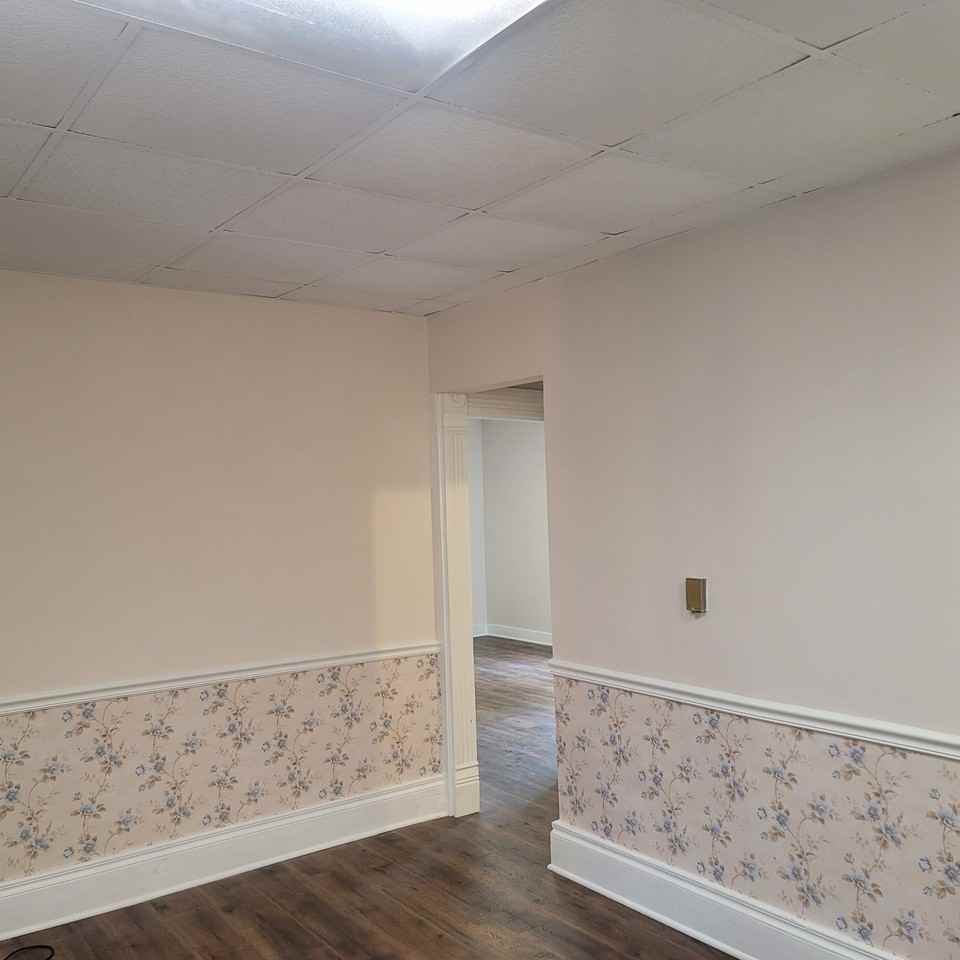 1050 N B St #NA - Photo 4 of 8