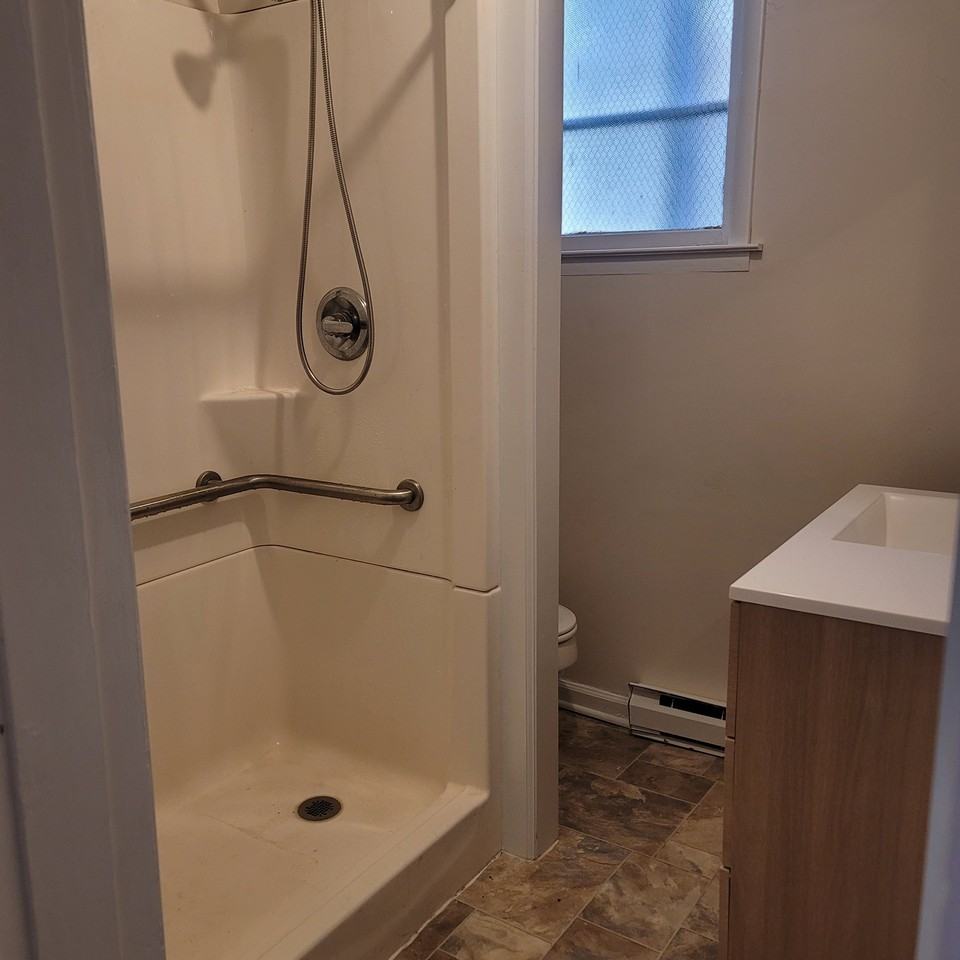 1050 N B St #NA - Photo 6 of 8