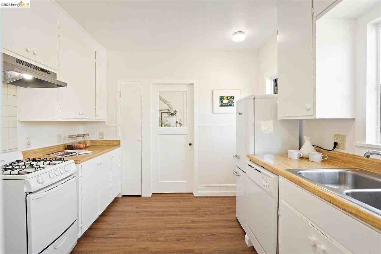 1385 Francisco St - Photo 3 of 14