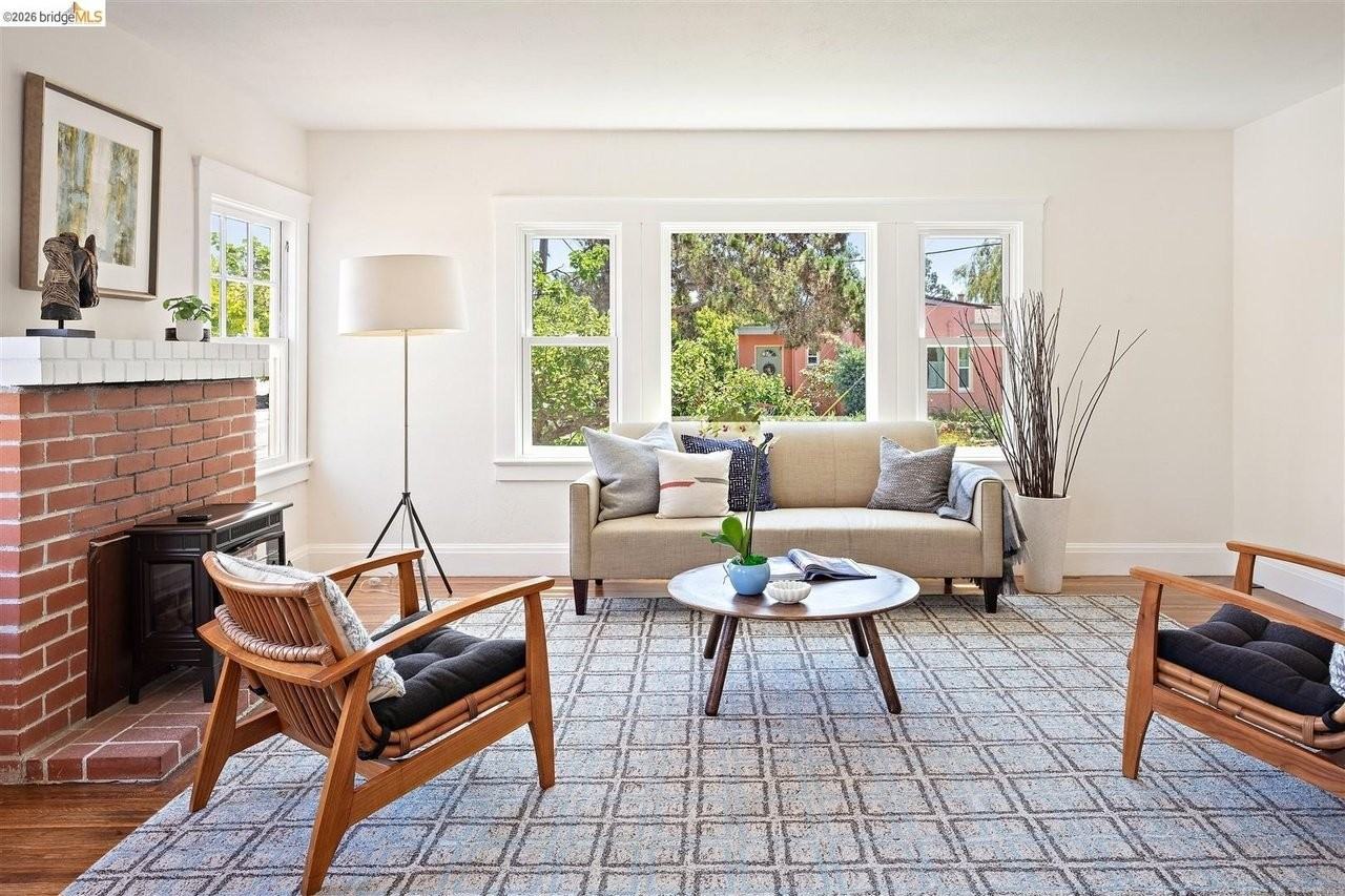 1385 Francisco St - Photo 7 of 14