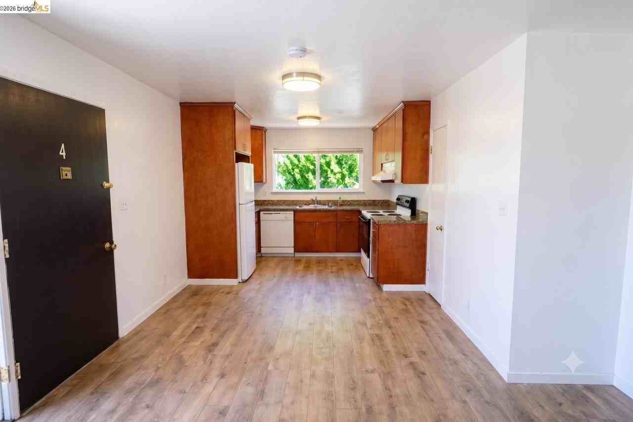 2015 Hearst Ave #4 - Photo 5 of 11