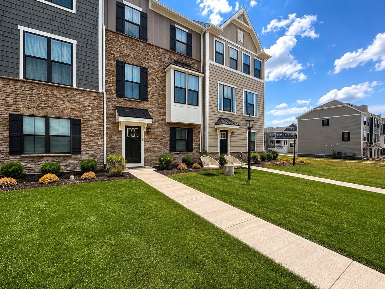 128 Crab Apple Way - Photo 2 of 17