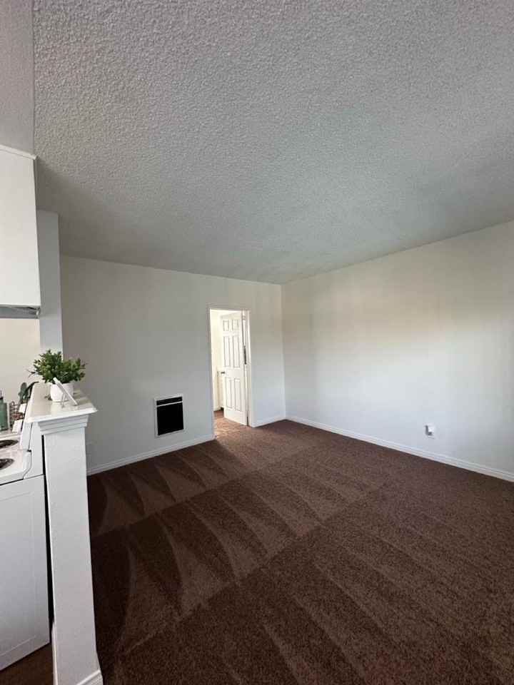 16220 Cornuta Ave - Photo 5 of 9