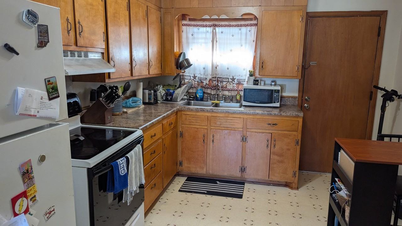 1706 Boxwood Dr #B - Photo 2 of 12
