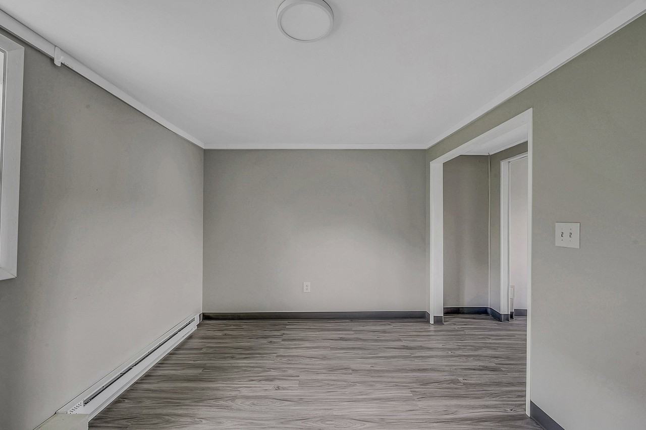 401 Mclean St - Photo 2 of 14