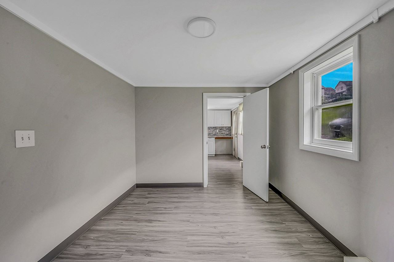 401 Mclean St - Photo 3 of 14