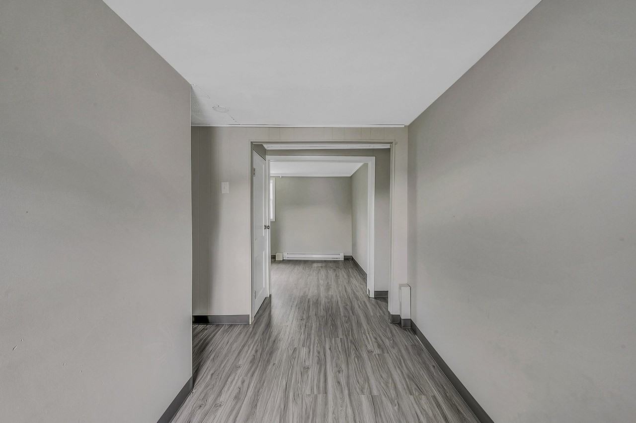 401 Mclean St - Photo 5 of 14