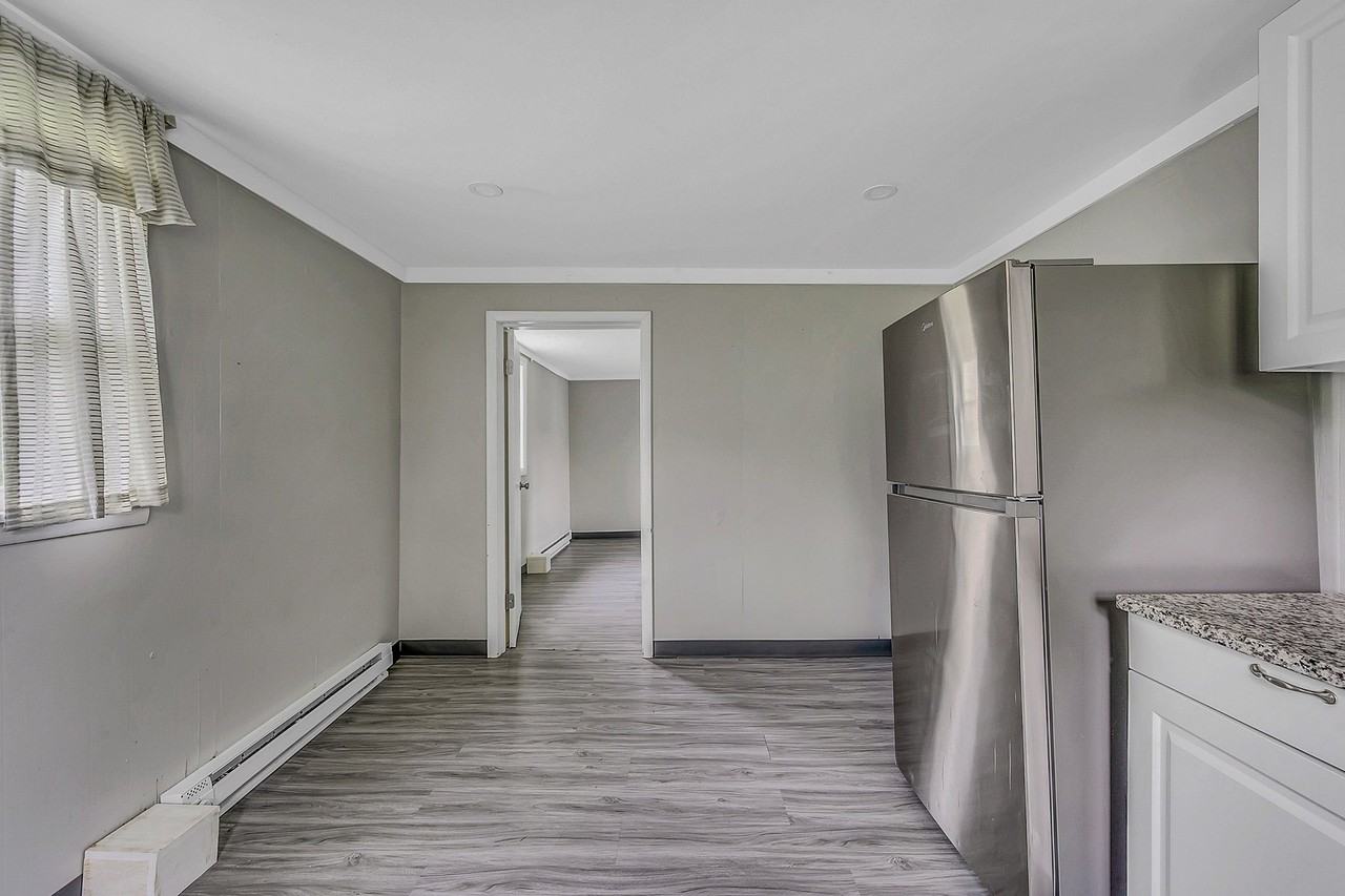401 Mclean St - Photo 7 of 14