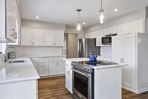 12510 48th Ave N - Photo 2 of 19