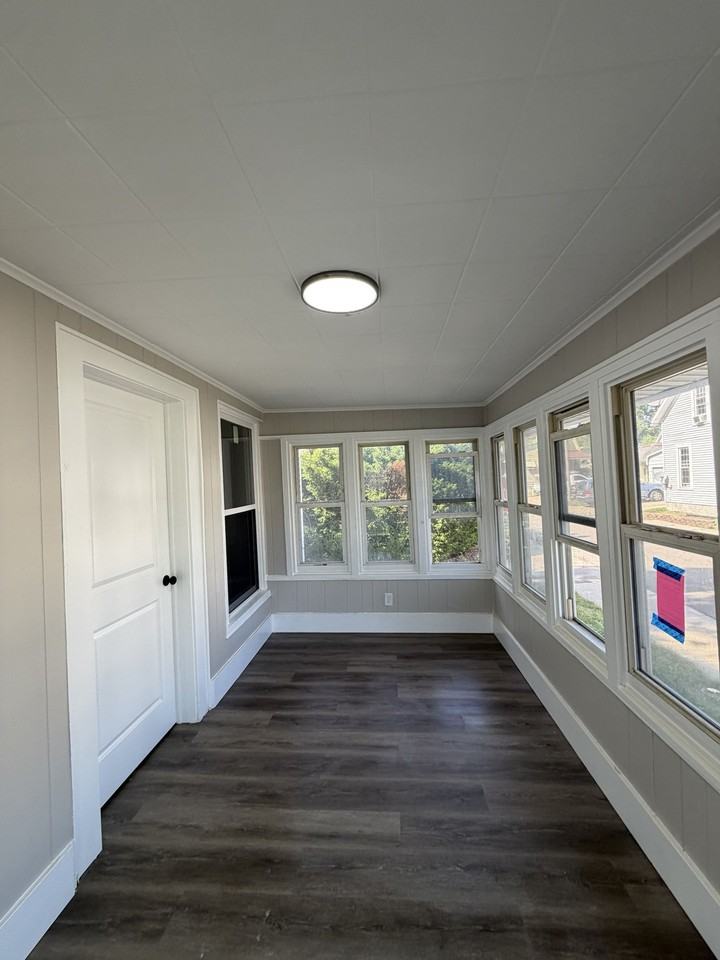 412 S Park St - Photo 2 of 15