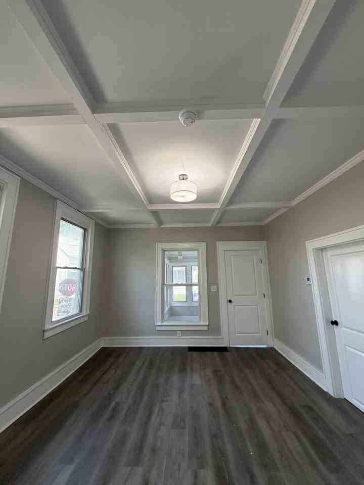 412 S Park St - Photo 4 of 15