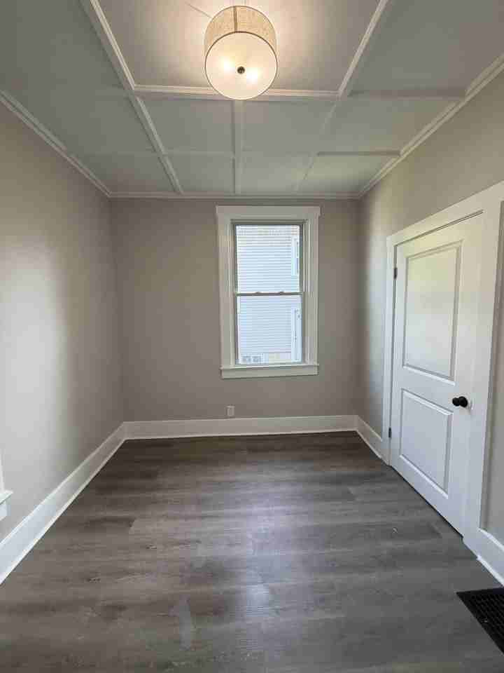 412 S Park St - Photo 7 of 15