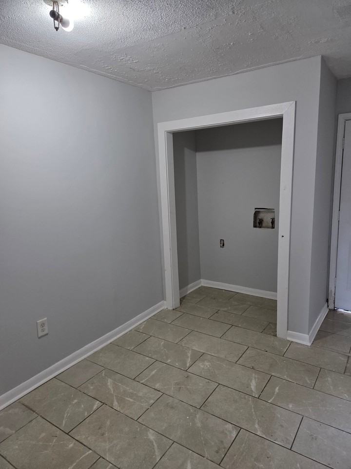 2614 Mclelland St #1 - Photo 3 of 10