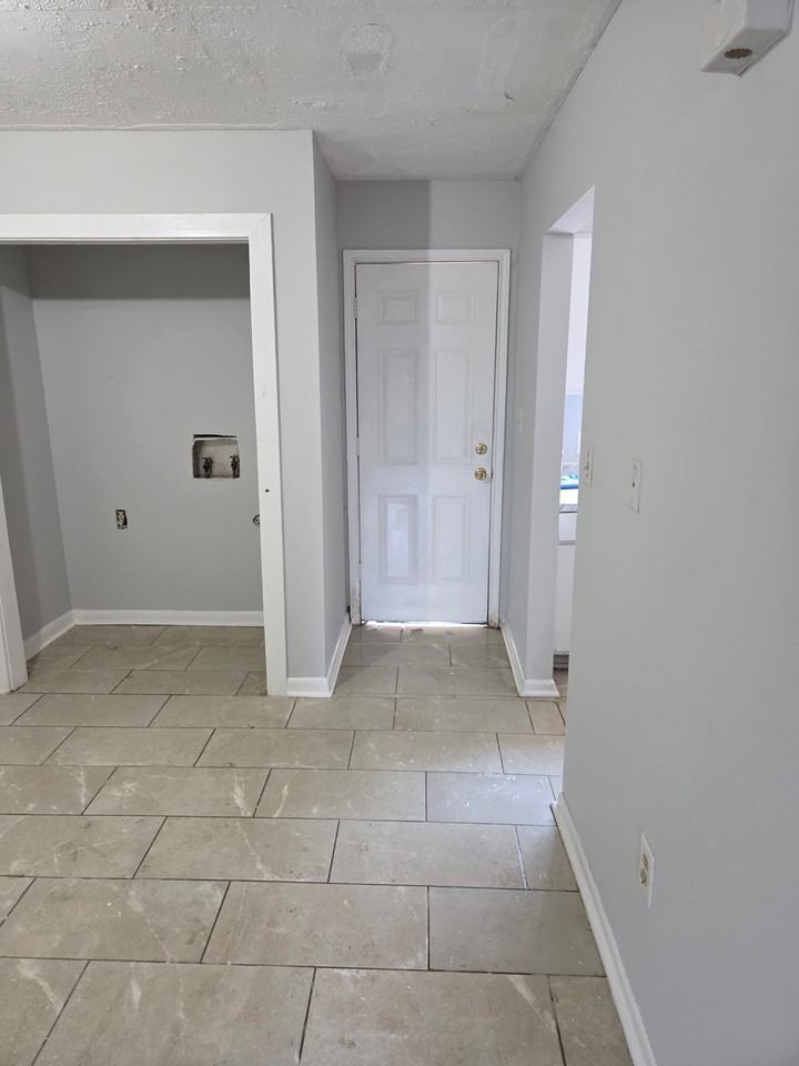 2614 Mclelland St #1 - Photo 4 of 10