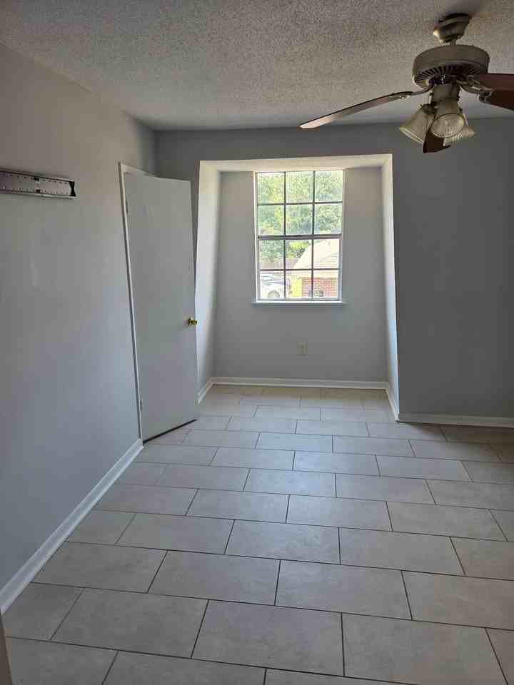 2614 Mclelland St #1 - Photo 5 of 10
