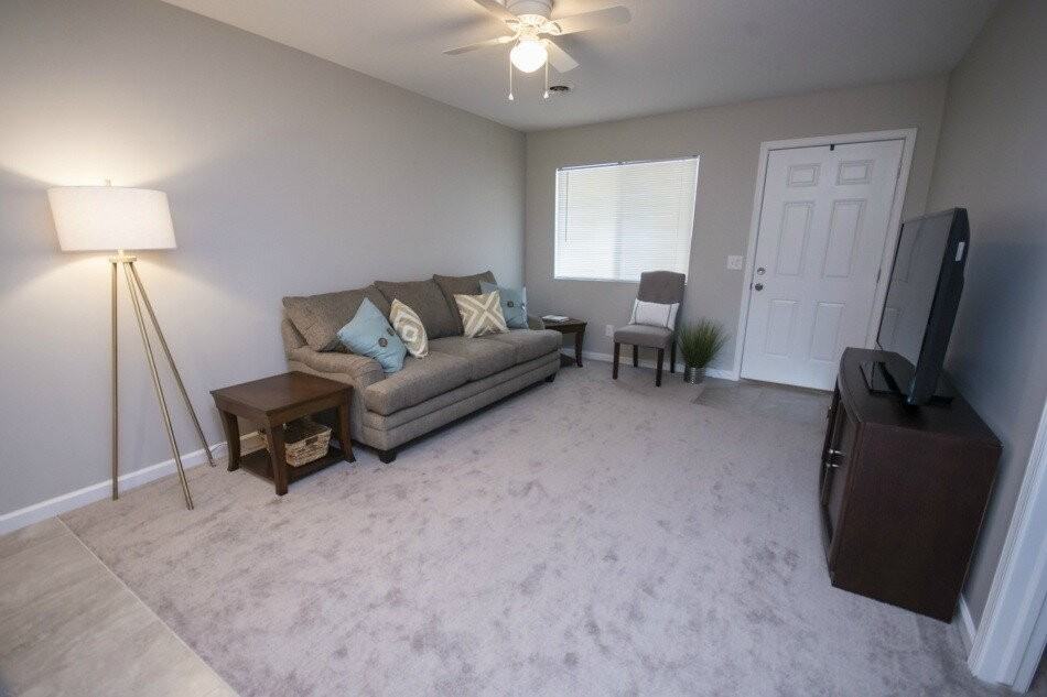 522 Gerald Ct - Photo 3 of 12